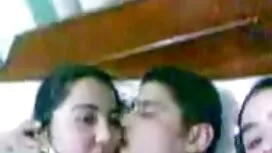 Manusia melihat raka ...