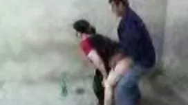 Mencangkung dengan k ...