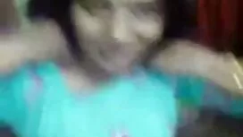 Gadis itu, mengalahk ...