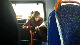 Muda, bahu yang luas ...