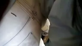 Dia bengkok ke bawah ...