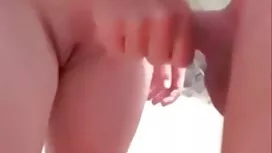 Tiga siswa dalam bad ...