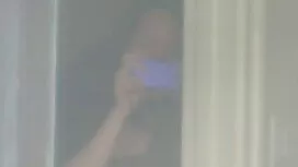 Wanita itu di video  ...