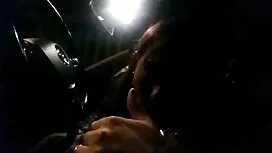 Remaja melihat denga ...